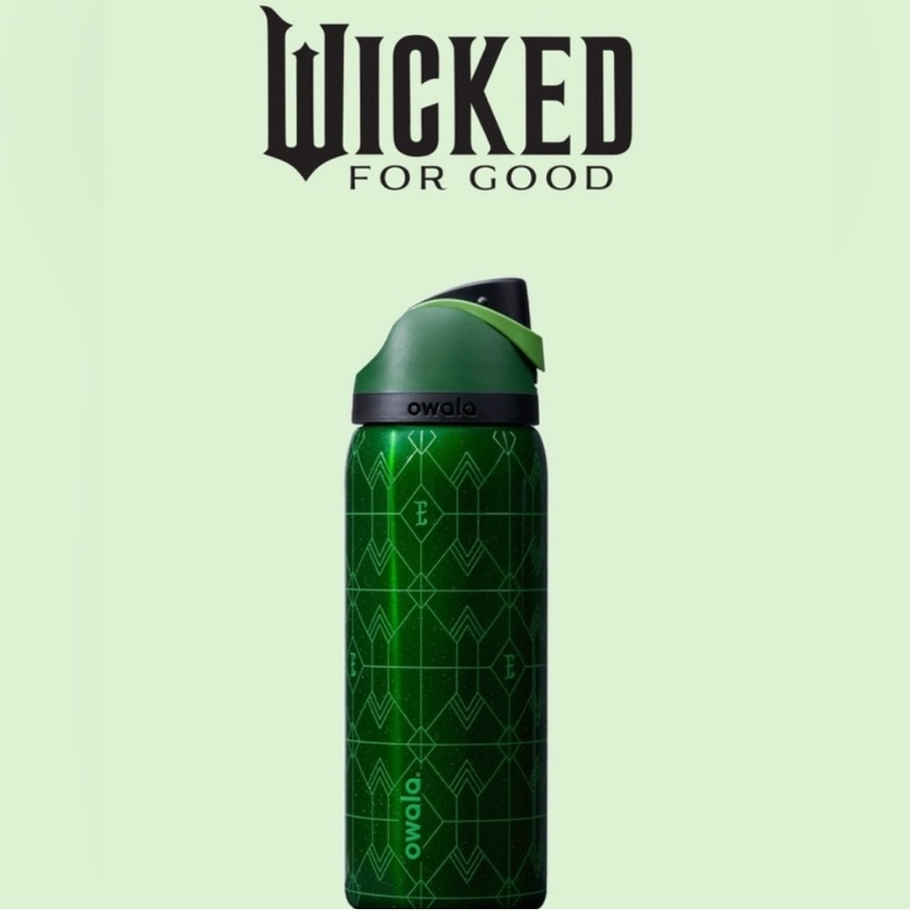 Limited Edition Green Elphaba “Wicked for Good” Owala FreeSip Bottle – 32oz